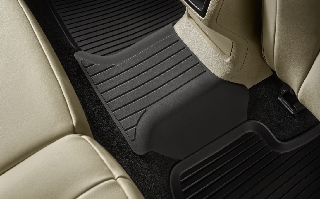 All-weather mat over the tunnel Karoq