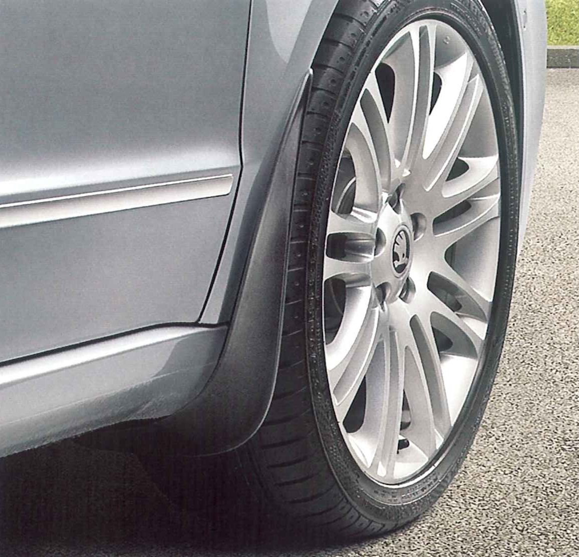 Front splash guards Superb II