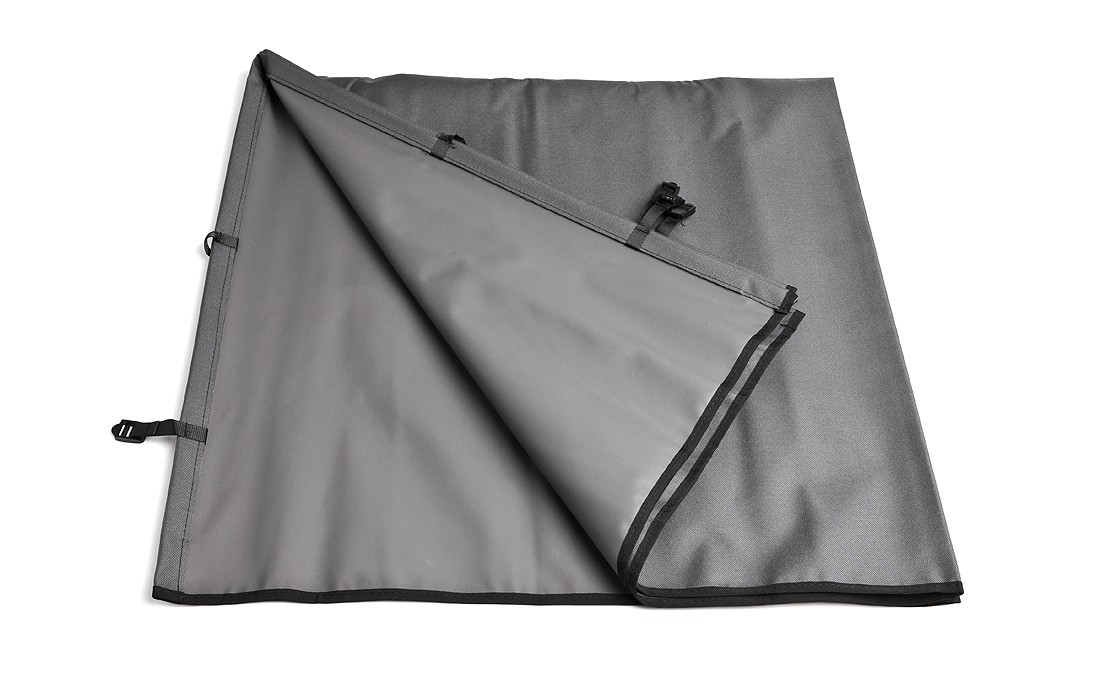 Protective rear bench cover